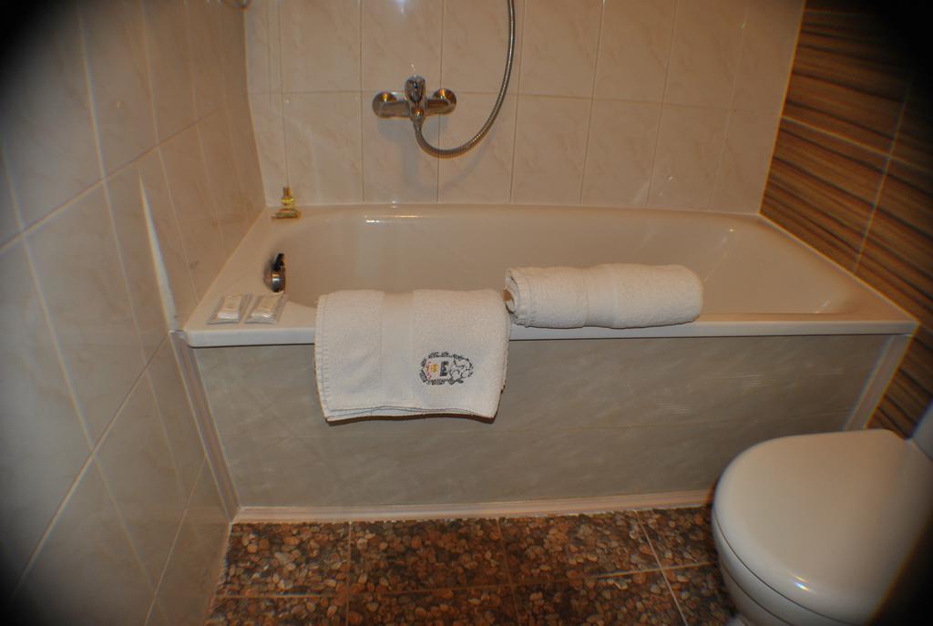Tvirtove Apartment Vilnius Phòng bức ảnh
